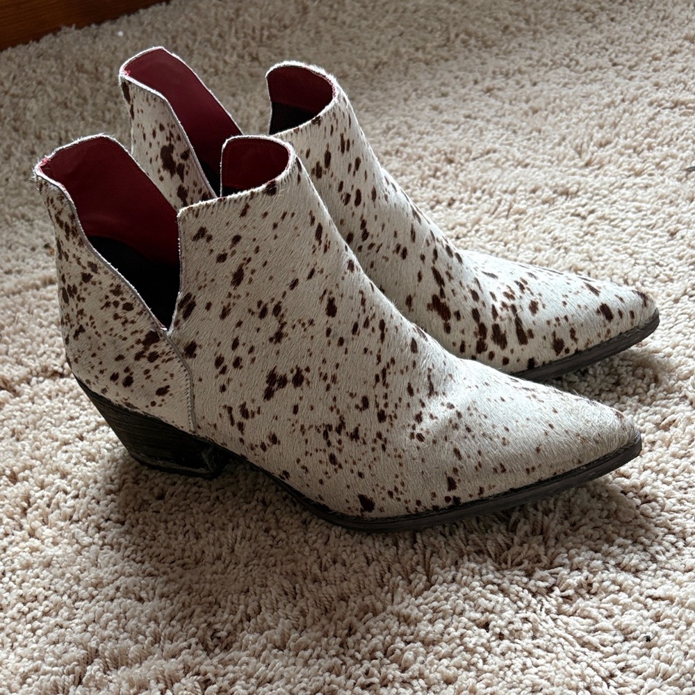 Elegant Spotted Ankle Boots